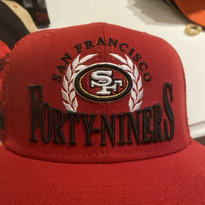 Sombrero de camionero de malla de los 49ers de San Francisco New Era hoja blanca NFL Foto 1 de 4