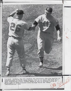 Foto original 1961 tipo 3 Jim Gentile Baltimore Orioles HR #35 cable de prensa - Imagen 1 de 2