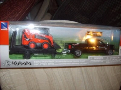 2019 NEW-RAY~KUBOTA SSV65 SKID STEER W/CHEVROLET SILVERADO CREW CAB/TRAILER~NIB - Image 1 of 3
