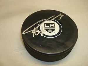 Disco de hockey Andy Andreoff firmado por Los Angeles Kings autografiado 1A - Imagen 1 de 2