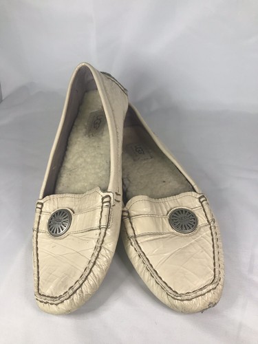 Mocassino ballerine UGG AUSTRALIA in pelle verniciata bianco sporco SN 5981 taglia 9