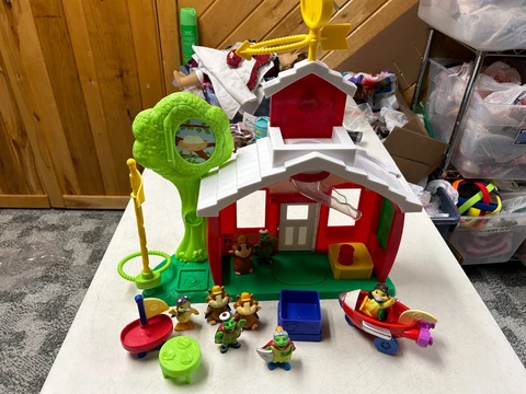 FISHER PRICE THE WONDER PETS SCHOOL HOUSE ADVENTURE TALKING PLAY SET W XTRAS Cover