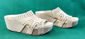 Sandalia Volátil Gamuza Cómoda Corte Cuña Deslizable Tostado Talla 7 - Muelles Usada en Excelente Condición - Imagen 1 de 17