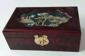 Chinese Lacquered JEWELLERY/TRINKET BOX • Japanese Cork Scene • 20 x 12 x 8 cms - Picture 1 of 9