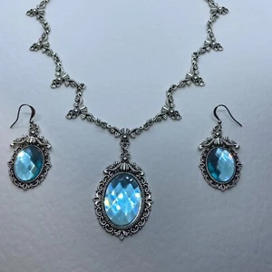 JUEGO DE COLLAR DE PLACA PLATEADA CRISTAL TURQUESA ESTILO VICTORIANO DE FILIGRANA DELLA - Imagen 1 de 12