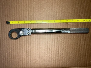 Preset Torque Wrench with 1" box ratchet head. Calibrated to 700 in/lb, Used - Picture 1 of 10
