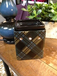 Scentsy TARTAN Wax Warmer Plaid 2018 Brown Blue Black-Retired/RARE-NEW in Box - Picture 1 of 2