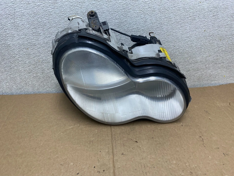 2001 - 2004 Mercedes-Benz C Class Halogen Right Passenger Headlight OEM U9791 DW - Image 1 of 4