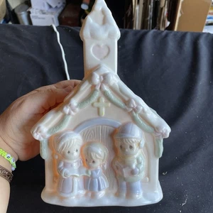 Figura de Colección Precious Moments Sugar Town Church Nightlight 1993 con Carolers Work - Imagen 1 de 8