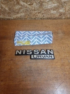 Emblema insignia trasera original original Nissan Urvan Foto 1 de 4