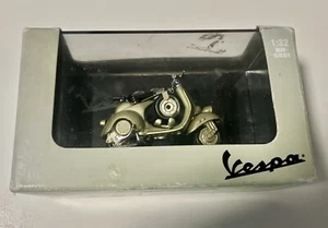 New Ray Italia Gold Vespa 125 6 Giorni Scooter 1952 1:32 Scale Diecast in Case - Picture 1 of 2