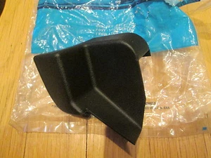 NOS 1992 1993 1994 MERCURY GRAND MARQUIS REAR INNER SEAT TRACK COVER F0VY-546174 - Bild 1 von 2