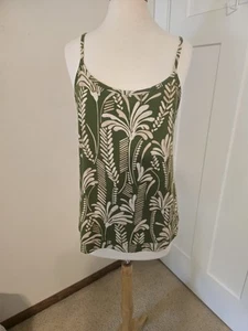Cami Balcón CAbi #6353 Correas Ajustables Estampado Tropical Verde Talla M - Imagen 1 de 4