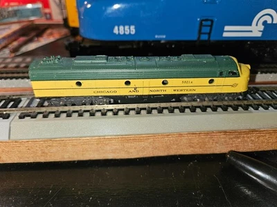 N GUAGE, CHICAGO NORTHWESTERN DIESEL (1), RUNS VERY WELL SEE VIDEO AND PHOTOS - Image 1 of 4