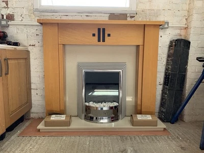 electric fire / surround / Hearth - Image 1 of 4
