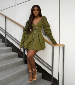 Asos Design US 6 UK 10 grünes Langarm gerafftes Korsett Schnürung A-Linie Minikleid - Bild 1 von 5