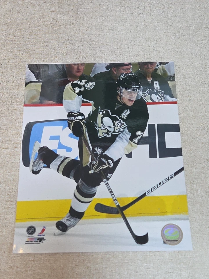 2010 Evgeni Malkin Pittsburgh Penguins PhotoFile 8x10 Hockey Picture - Image 1 of 1