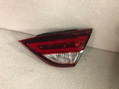 Luz trasera de montaje en tapa derecha Chrysler 200 pasajeros 2015-2017 68110364AA OE Foto 1 de 2