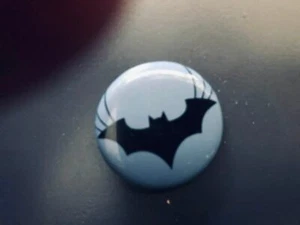 Pinback Button BATMAN DARK KNIGHT - 1" - Picture 1 of 1