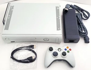 250GB Microsoft XBox 360 Pro White Video Game Console Gaming System HD Bundle - Picture 1 of 4