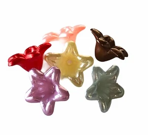 200 Flowers Satin Opaque Acrylic Flower Lilly Tulip Cap Scalloped Craft Beads - Picture 1 of 3