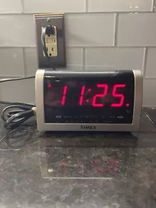 Timex AM/FM Alarm Clock Radio Jumbo LED Display T256 Flashing Snooze - Picture 1 of 8