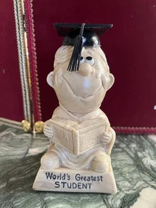 Vin W&R Berries Co. Figurine "WORLD'S GREATEST STUDENT" 1970 USA - Picture 1 of 11