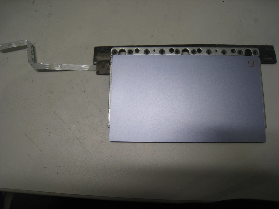 Mouse touchpad originale ASUS Zenbook UM431D argento blu LA461D-2201 + cavo - Immagine 1 di 2