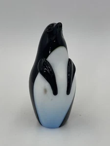 SIGNED ORIENT & FLUME EMERALD GREEN & WHITE TUXEDO PENGUIN PAPERWEIGHT FIGURINE - Picture 1 of 7