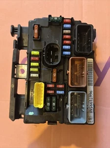 PEUGEOT CITROEN UNDER BONET FUSE BOX 9667199580 BSM-00 R07 - Picture 1 of 4