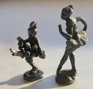 Set di 2 figure decorative in miniatura ballerina e lattina in peltro vintage - Foto 1 di 8