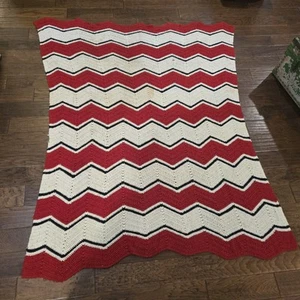 Crochet Afghan Blanket Zig Zag Chevron 1970s Red/Black/White 75.5"x55" Vintage - Picture 1 of 6