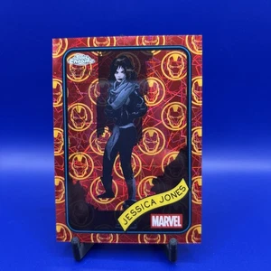 2025 Topps Chrome Marvel Jessica Jones Iron Man Red & Gold Lazer Refractor /100 - Bild 1 von 2