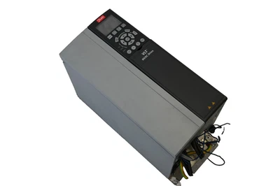 Danfoss VLT HVAC Drive FC-102P15KT4E20H1XG 15 kW 400 V Frequenzumrichter - Bild 1 von 4