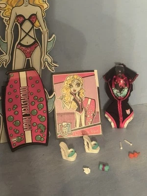 Monster High Lagoona Muñeca Azul Grito Uniforme Moda Paquete ¡En muy buen estado! Foto 1 de 4