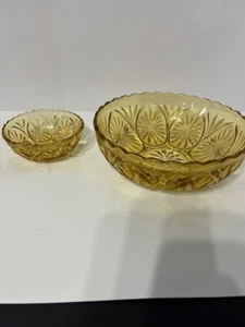 Vintage Anchor Hocking Amber Glass Star / Cameo Design Serving Bowls, Set of 2 - Picture 1 of 7