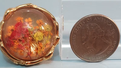 NEW~**LARGE LUCITE With FLOWERS INSIDE RING**~GOLD TONE~SIZE 10~GIFT BOX - Image 1 of 4