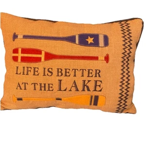 Lake Oars Sackleinen Dekokissen 17x11 Zoll blau rot gelb Ruder Das Leben ist besser am See - Bild 1 von 8