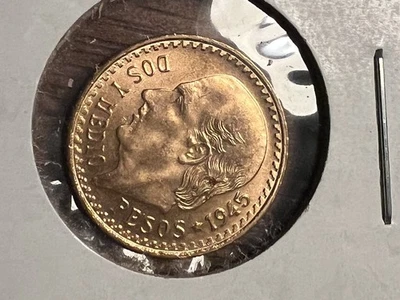 Moneda de oro de dos pesos 1945 Foto 1 de 2