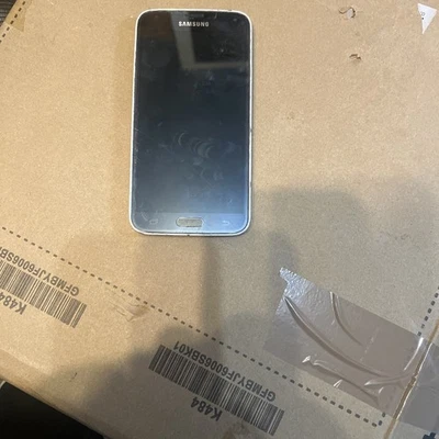 Samsung Galaxy S5 G900F 16GB 2GB RAM 5.1" Android Smartphone - Image 1 of 2