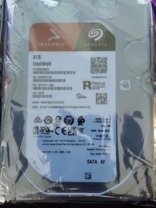Seagate IronWolf 8TB NAS Internal HDD 3.5 Inch SATA 6Gb/s 7200 RPM LPV052 - Afbeelding 1 van 3