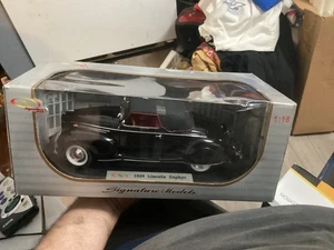 1/18 Signature Models, 1939 Lincoln Zephyr, Black - Picture 1 of 2