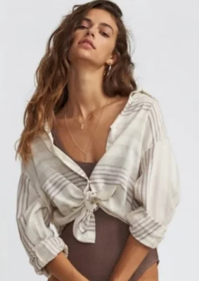 Top con botones Billabong para mujer mediano algodón crema playero boho neutro costero Foto 1 de 4