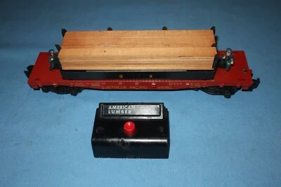American Flyer #25058 Moe & Joe Operating Lumber Car. Working. - Image 1 of 4
