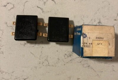 2x Jaguar XJ6, XJ12, XJS, faro faro caja de fusibles C39352 NOS Foto 1 de 4