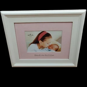 Hallmark Neu Große Schwester 4 x 6 Holz Fotorahmen Rosa Passepartout Baby Geschenk Neu im Karton Fehler Lesen - Bild 1 von 6