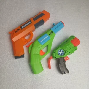 Nerf Roblox Jailbreak Armory Blaster 2er-Pack Top Zustand + Mini Xshot - Bild 1 von 6