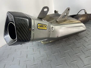 SILENCIADOR DE ESCAPE TRIUMPH STREET TRIPLE 765 RS FLECHA Y COLECTOR DE CABEZALES OEM - Imagen 1 de 8