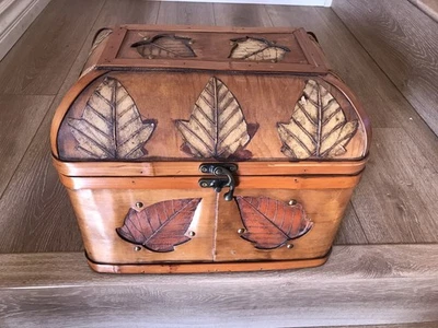 Cofre mediano chino hecho a mano vintage con pestillo de latón tallado hoja de arce Foto 1 de 4