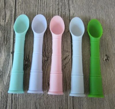 Cuchara de entrenamiento/alimentación Jovial Baby 100 % silicona punta suave diseño bambú - Paquete de 2 Foto 1 de 4